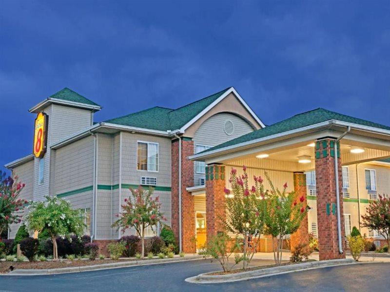 Super 8 By Wyndham Salisbury Hotel Buitenkant foto
