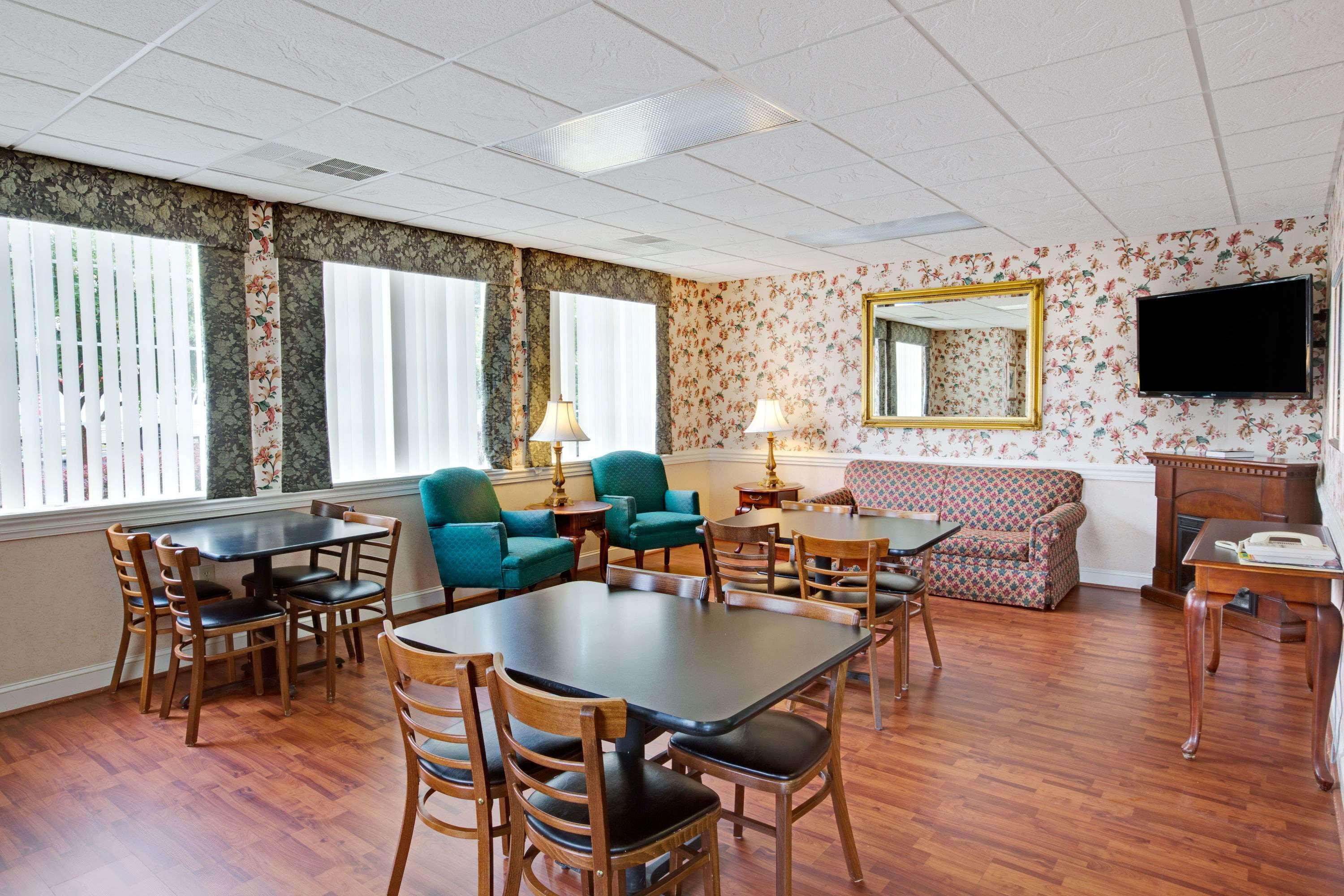 Super 8 By Wyndham Salisbury Hotel Buitenkant foto