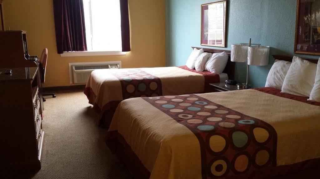 Super 8 By Wyndham Salisbury Hotel Buitenkant foto